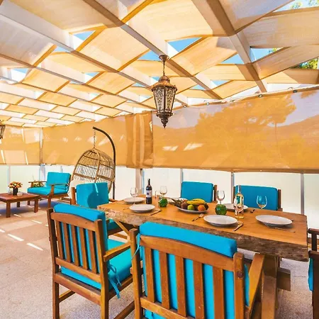 Islamlar Sleeps 6 With Pool Air Con And Wifi