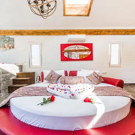 Islamlar Sleeps 6 With Pool Air Con And Wifi